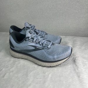 Size 8 for woman brooks